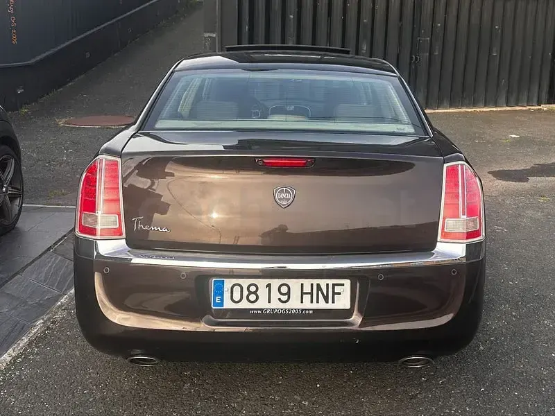 Usado Lancia Thema Platinum 239 CV (175 kW) 2013 Negro Berlina