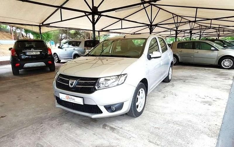 Usado Dacia Logan Ambiance 75 CV (55 kW) 2013 Plateado Utilitario