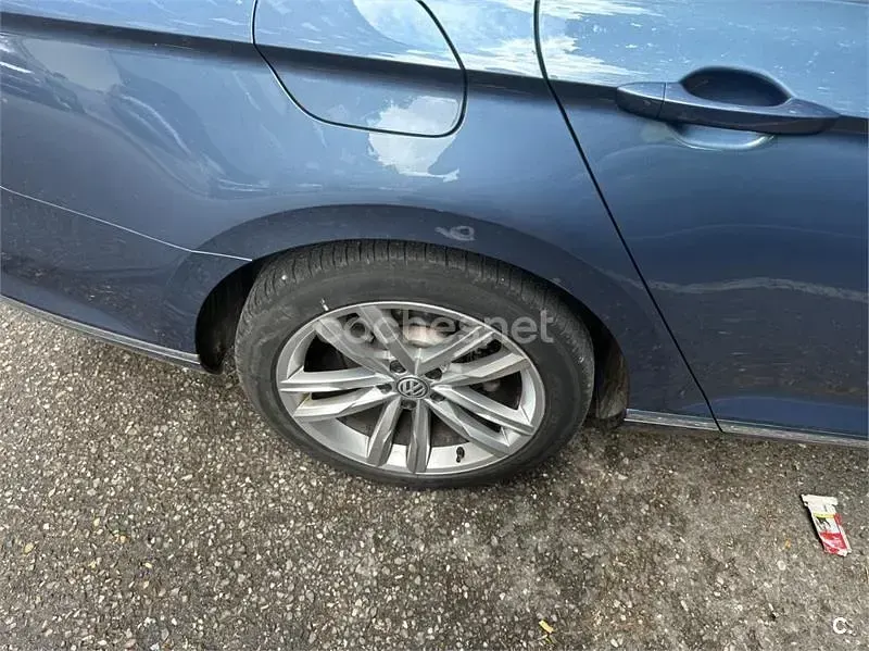 Usado VW Passat Sportline 150 CV (110 kW) 2017 Azul Familiar