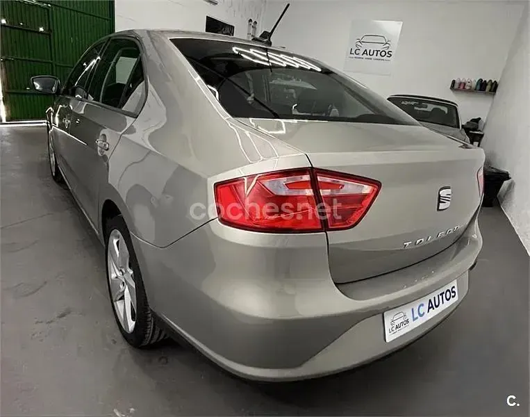 Usado Seat Toledo Style 105 CV (77 kW) 2013 Beige Utilitario