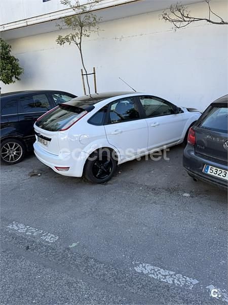 Usado Ford Focus Trend 109 CV (80 kW) 2009 Blanco Familiar