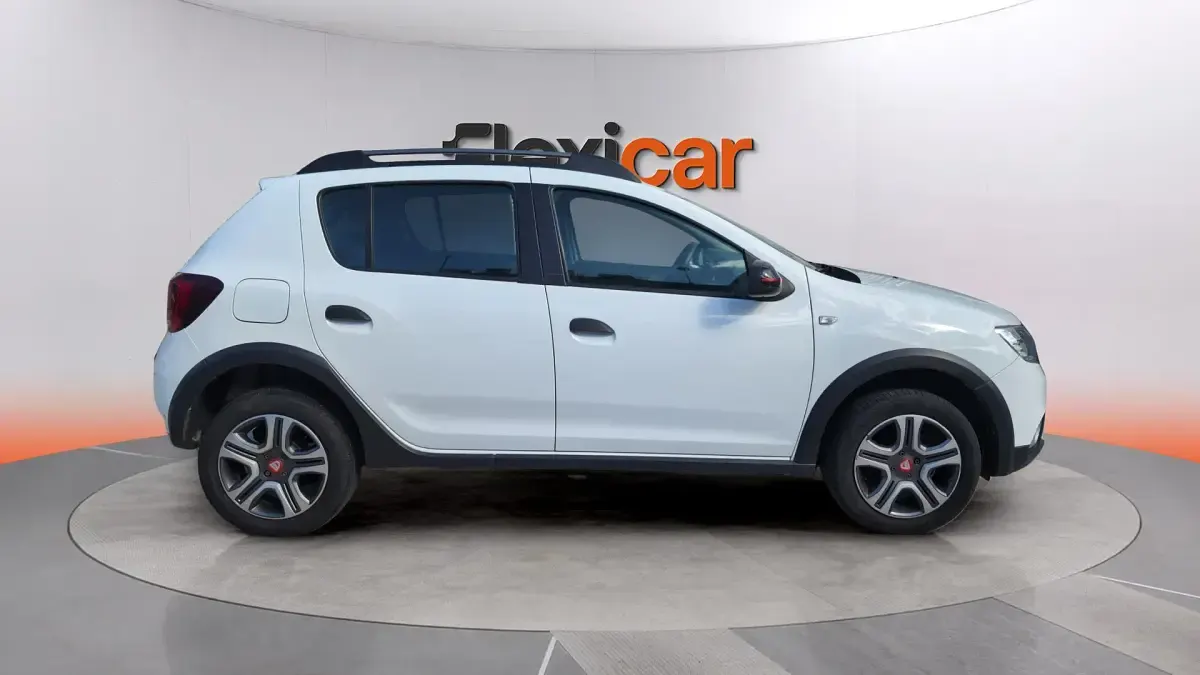 Usado Dacia Sandero Comfort 95 CV (69 kW) 2019 Blanco Berlina