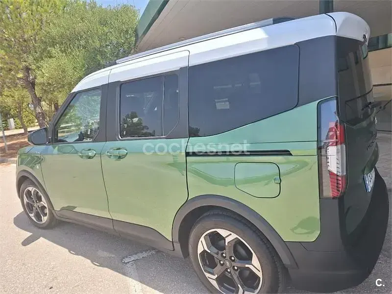 Usado Ford Tourneo Courier Active 125 CV (91 kW) 2024 Verde Monovolumen