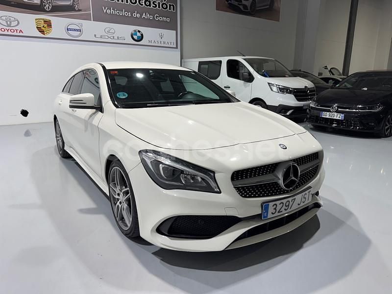 Usado Mercedes CLA200 Shooting Brake AMG line 136 CV (100 kW) 2016 Blanco Familiar