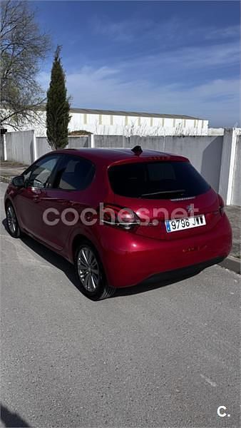 Usado Peugeot 208 Style 82 CV (60 kW) 2017 Rojo Utilitario