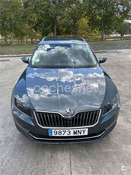 Gris / plata Usado 2016 Skoda Superb Ambition Familiar | 11.999 € (Precio justo) - Imagen 1/4
