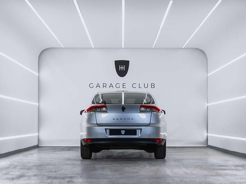 Usado Renault Laguna III Expression 110 CV (80 kW) 2007 Gris / plata Berlina