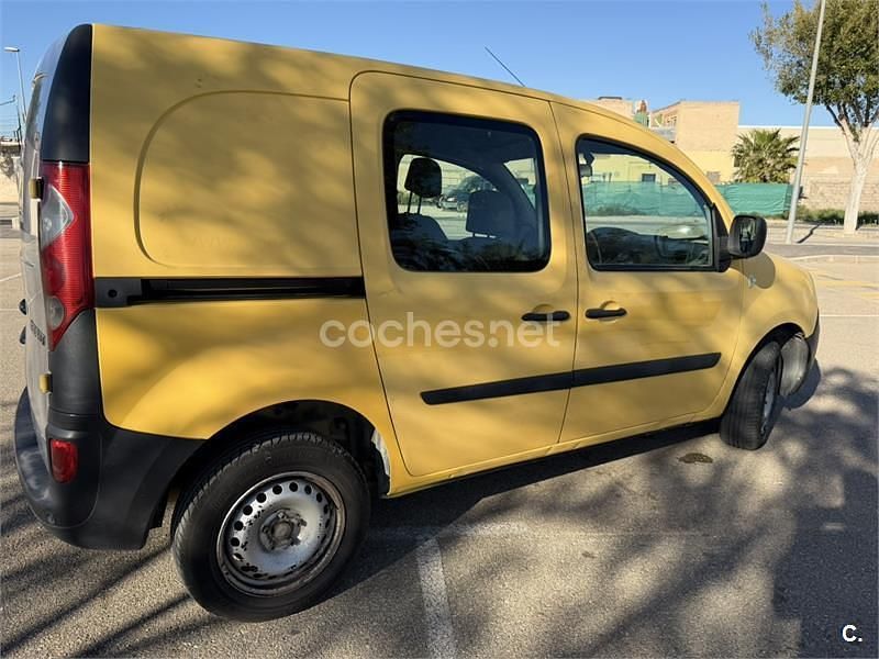 Usado Renault Kangoo 70 CV (51 kW) 2009 Amarillo Familiar