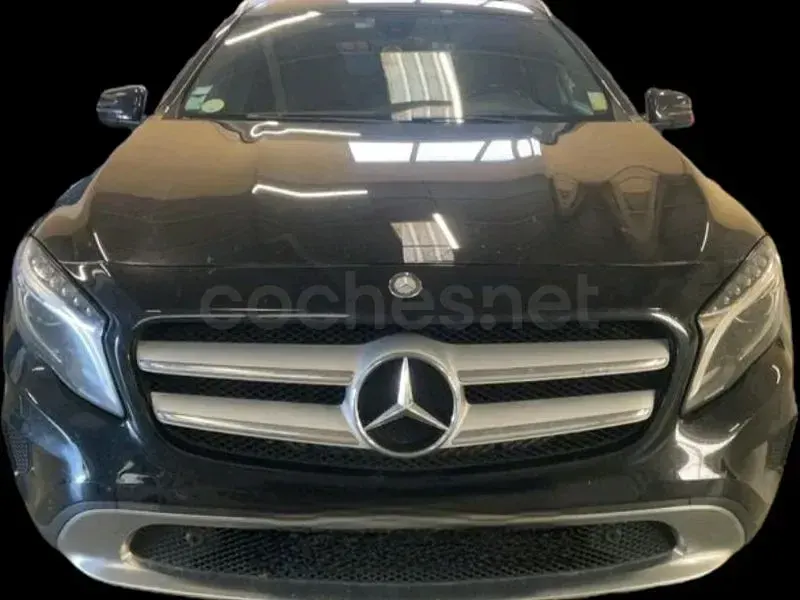 Usado Mercedes GLA200 136 CV (100 kW) 2017 Negro SUV