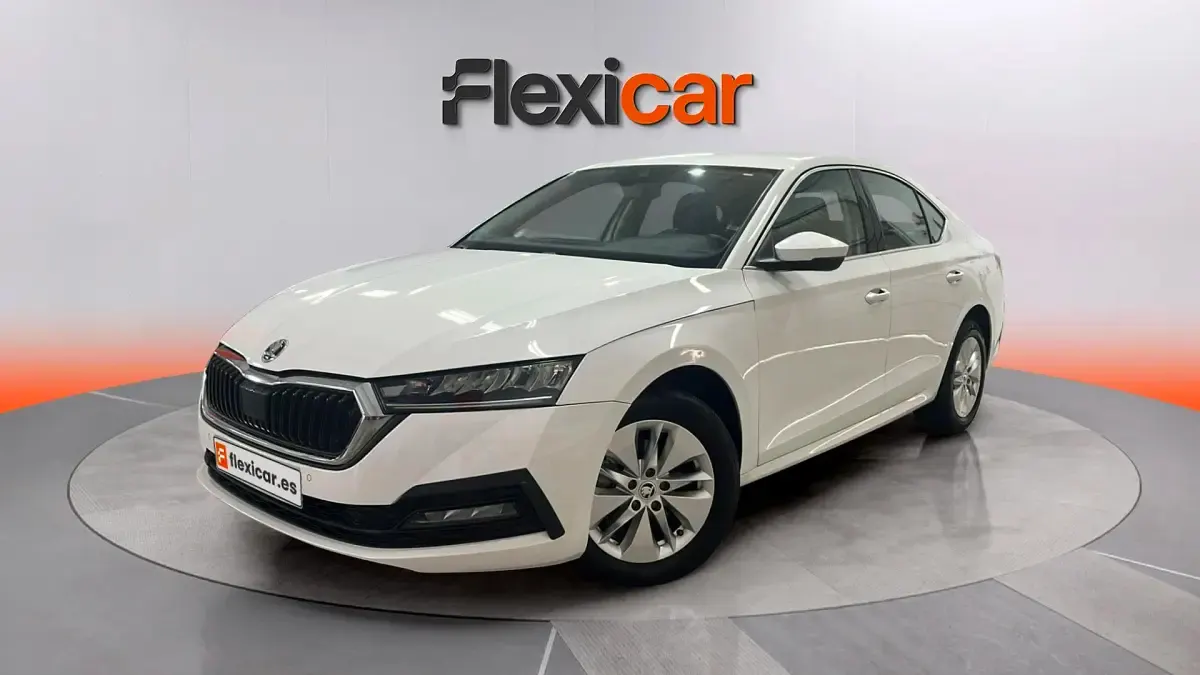 Usado Skoda Octavia Selection 116 CV (85 kW) 2022 Blanco Berlina
