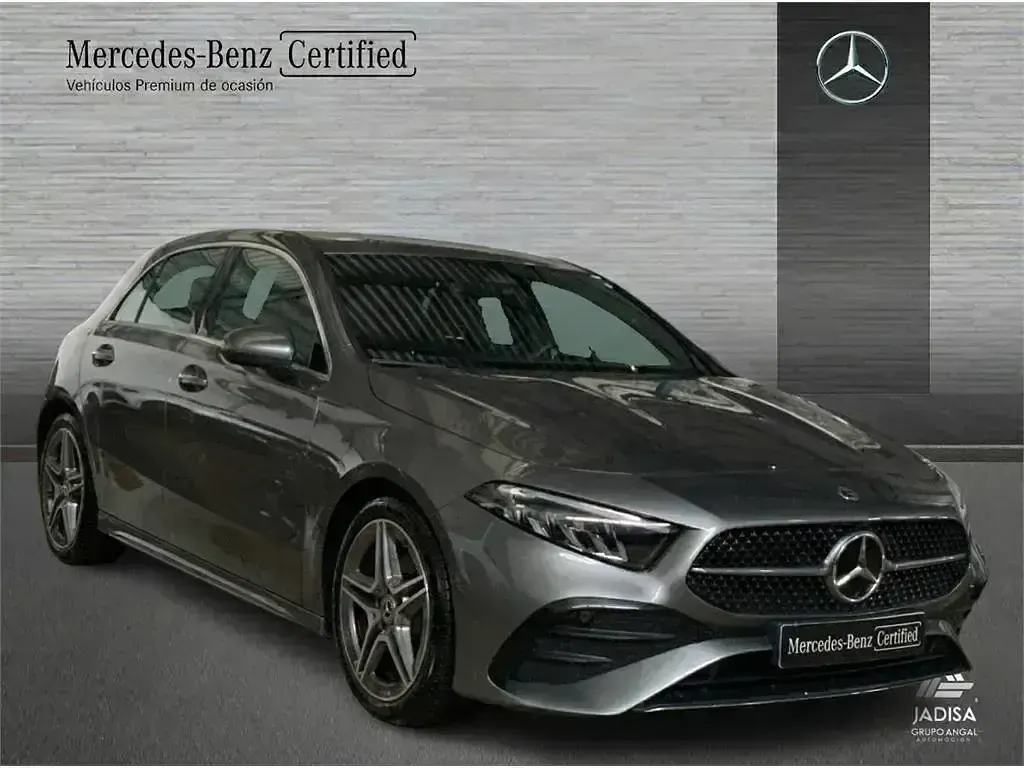 Käytetty Mercedes A180 AMG line 136 HP (100 kW) 2025 Harmaa Sedan