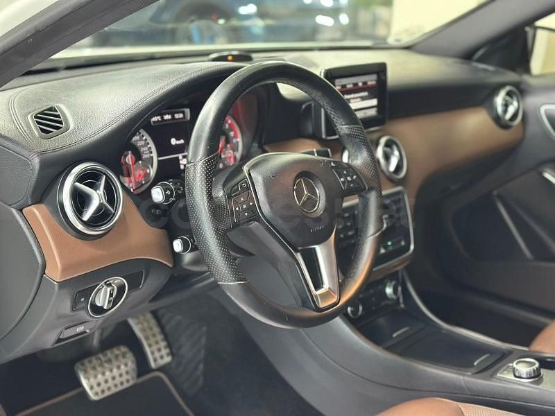 Usado Mercedes A180 AMG line 109 CV (80 kW) 2014 Blanco Berlina