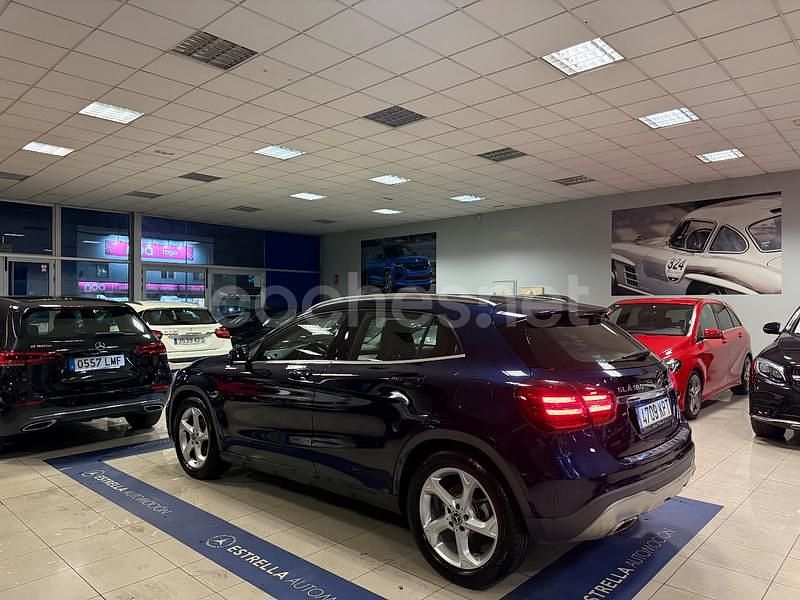 Usado Mercedes GLA180 122 CV (89 kW) 2018 Azul SUV
