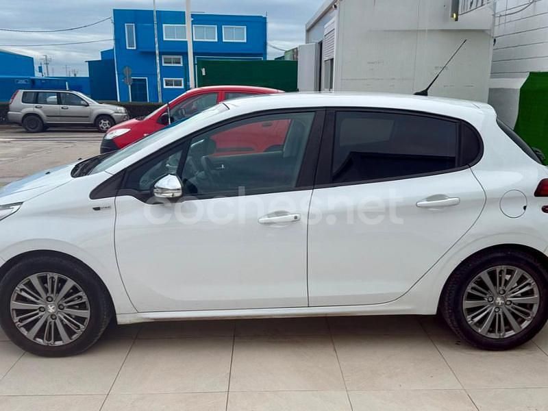 Usado Peugeot 208 Access 82 CV (60 kW) 2017 Blanco Utilitario