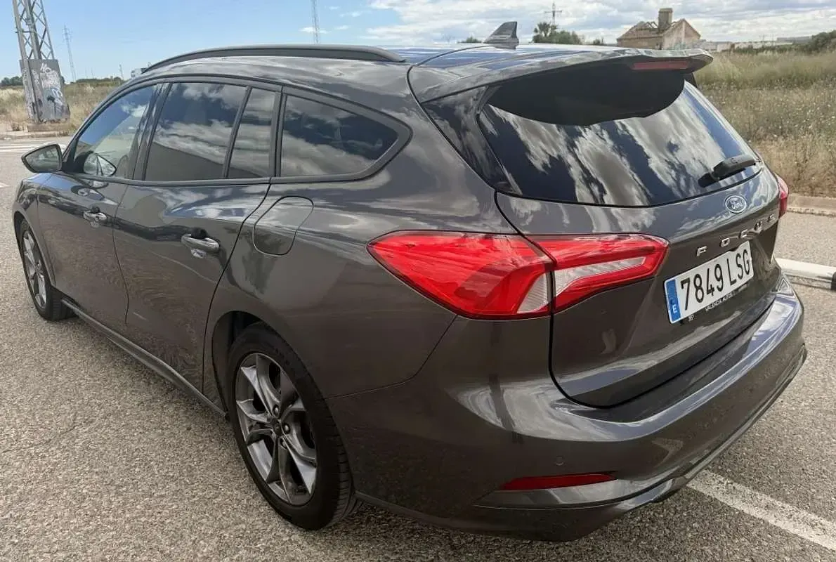 Usado Ford Focus ST-Line 120 HP (88 kW) 2021 Cinzento Carrinha