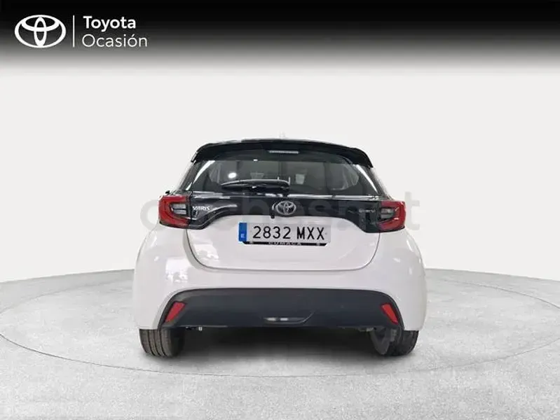 Usado Toyota Yaris Hybrid Active 116 CV (85 kW) 2025 Blanco Berlina