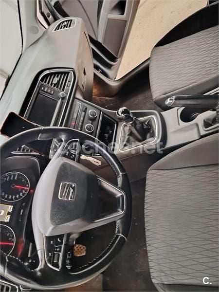 Usado Seat Leon ST Reference 105 CV (77 kW) 2015 Gris / plata Familiar