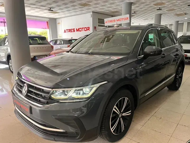 Usado VW Tiguan Life 150 CV (110 kW) 2021 Gris / plata SUV