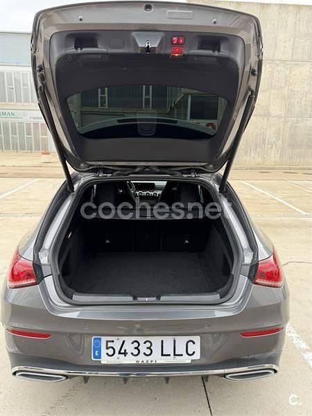 Gris / plata Usado 2020 Mercedes CLA200 Shooting Brake Familiar | 26.800 € (Buen precio) - Imagen 1/4
