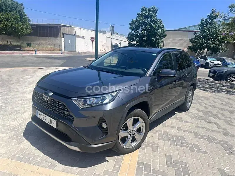 Usado Toyota RAV4 Hybrid Advance 218 CV (160 kW) 2021 Gris / plata SUV
