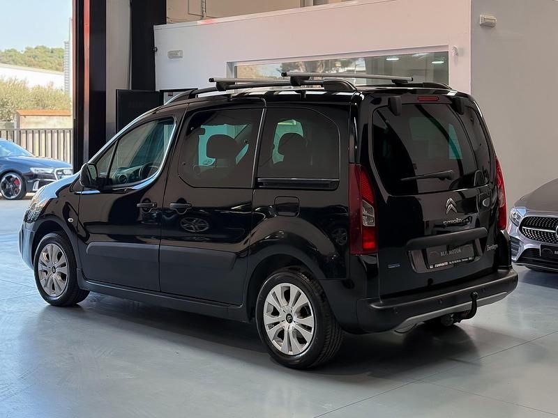 Usado Citroën Berlingo XTR 120 CV (88 kW) 2015 Negro Monovolumen