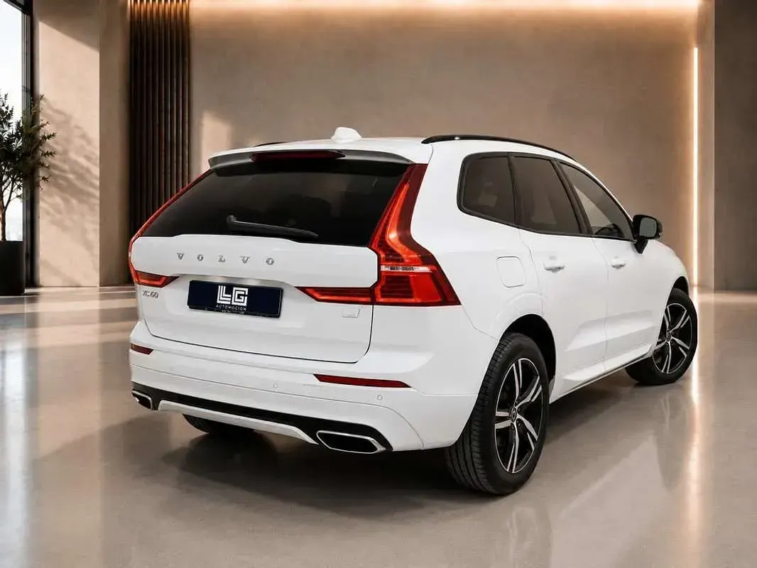 Usado Volvo XC60 R-Design 351 CV (258 kW) 2021 Blanco SUV