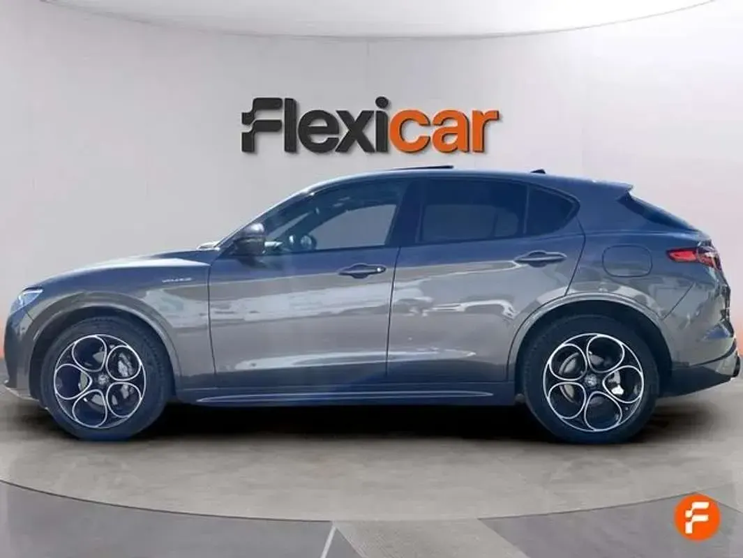 Usado Alfa Romeo Stelvio Veloce 211 CV (155 kW) 2022 Gris SUV
