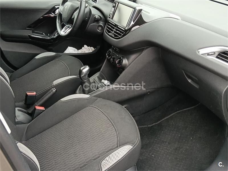 Usado Peugeot 208 Style 92 CV (67 kW) 2014 Beige Utilitario