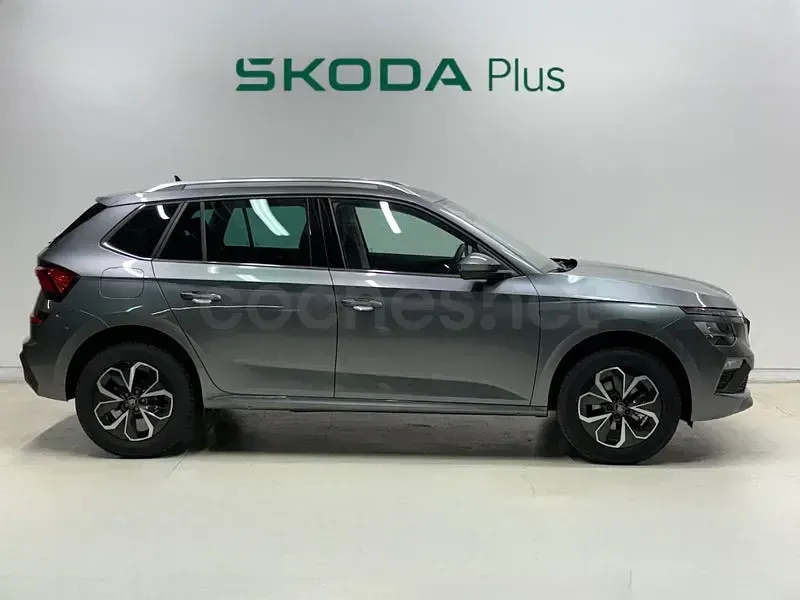 Usado Skoda Kamiq Selection 115 CV (84 kW) 2025 Gris / plata SUV