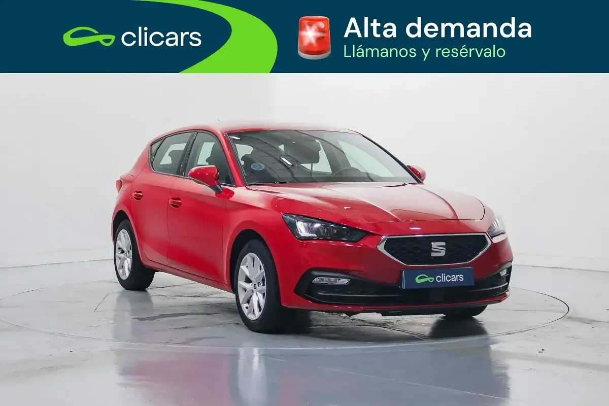 Usado Seat Leon Reference 110 CV (80 kW) 2021 Rojo Berlina