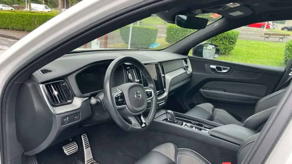 Usado Volvo XC60 R-Design 197 CV (144 kW) 2021 Blanco SUV