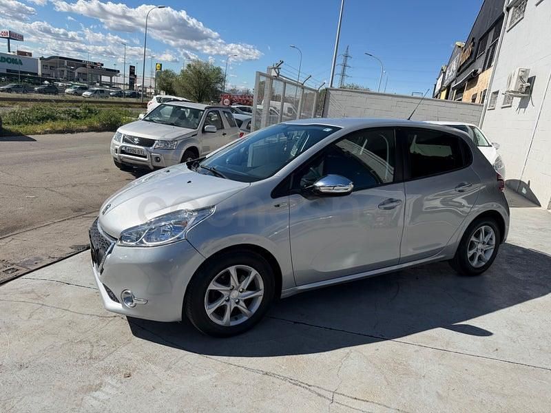 Usado Peugeot 208 Active 82 CV (60 kW) 2014 Gris / plata Utilitario
