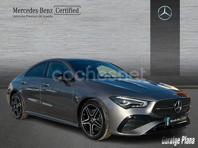 Usado Mercedes CLA200 163 CV (119 kW) 2025 Gris / plata Berlina