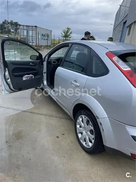Käytetty Ford Focus Trend 115 HP (84 kW) 2008 Harmaa Sedan