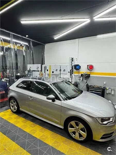 Usado Audi A3 Attraction 110 CV (80 kW) 2014 Gris / plata Berlina