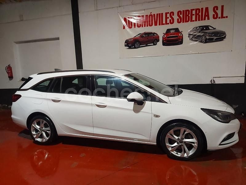 Usado Opel Astra Excellence 136 CV (100 kW) 2017 Blanco Familiar
