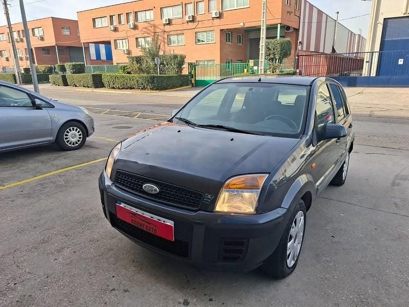 Usado Ford Fusion Ambiente 80 CV (58 kW) 2008 Gris / plata Berlina