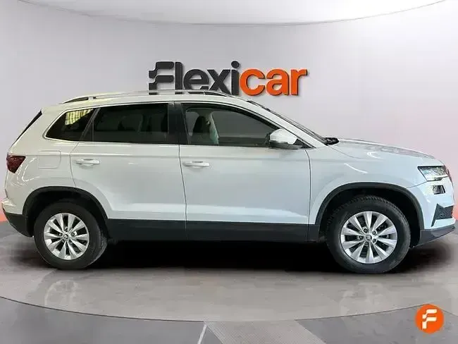 Usado Skoda Karoq Ambition 115 CV (84 kW) 2023 Blanco SUV
