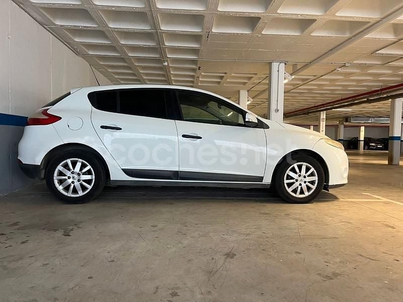 Usado Renault Mégane Authentique 90 CV (66 kW) 2010 Blanco Berlina