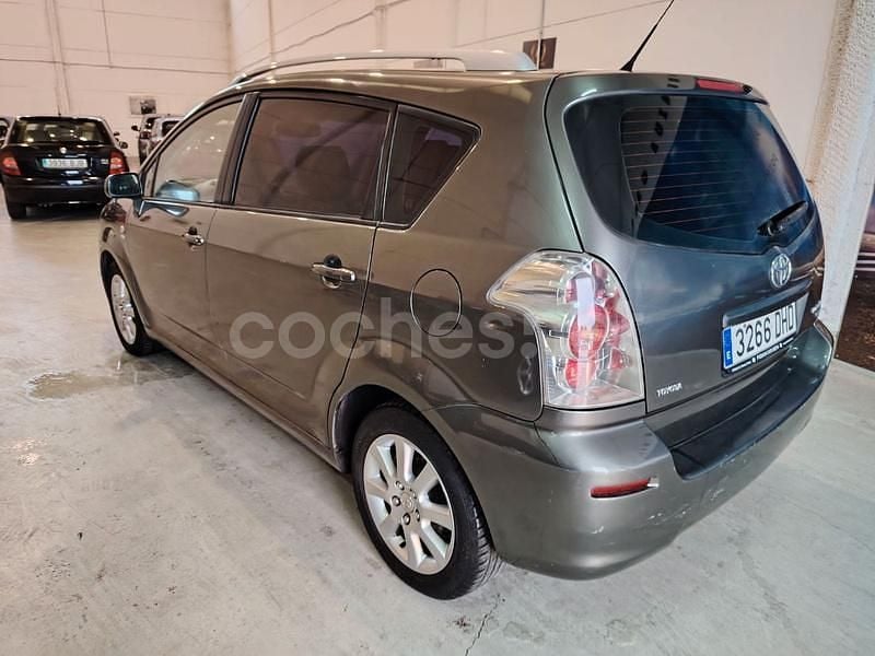 Usado Toyota Corolla Verso Luna 129 CV (94 kW) 2005 Gris / plata Monovolumen