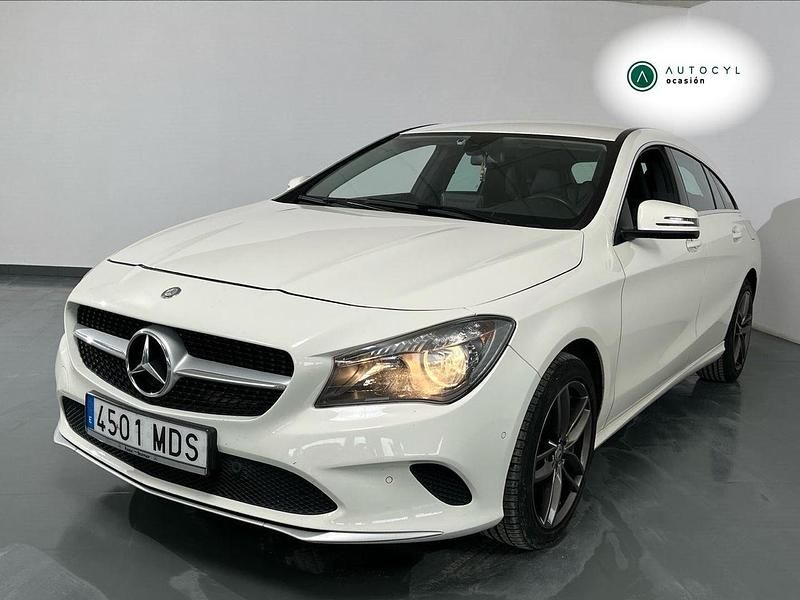 Usado Mercedes CLA200 Shooting Brake 136 CV (100 kW) 2016 Blanco Familiar