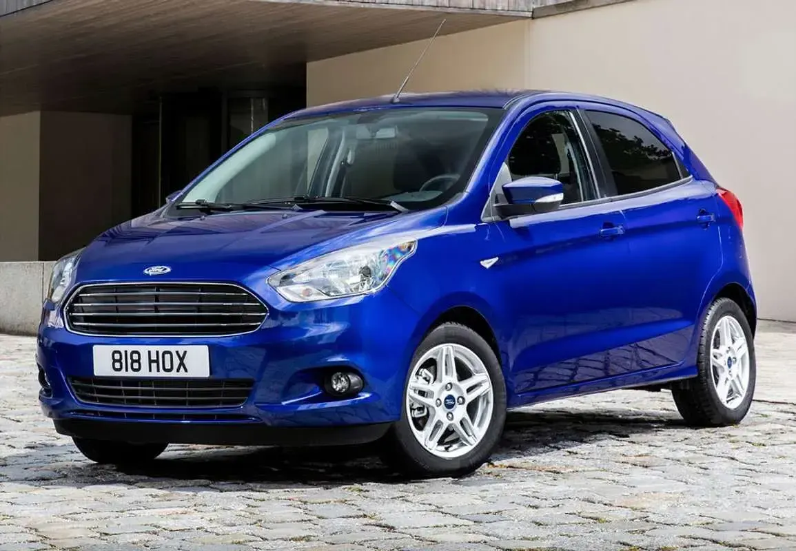 Usado Ford Ka Plus Ultimate 86 CV (63 kW) 2018 Gris Utilitario