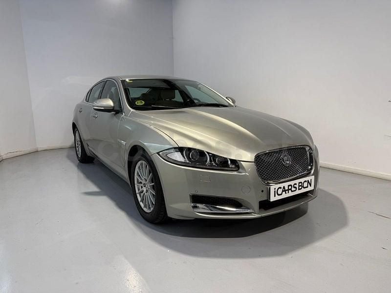 Usado Jaguar XF Luxury 240 CV (176 kW) 2012 Gris / plata Berlina