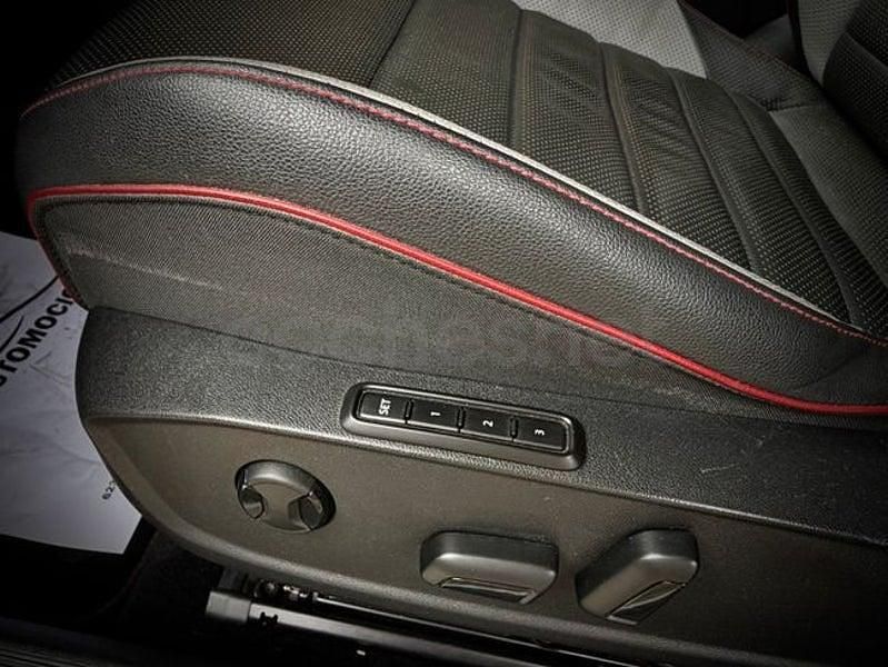 Usado VW Golf VIII GTI 245 CV (180 kW) 2021 Blanco Berlina