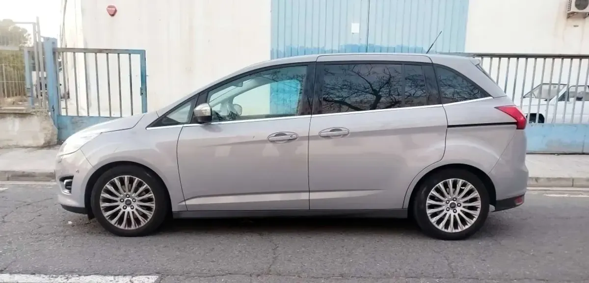 Usado Ford Grand C-Max 116 CV (85 kW) 2014 Gris Monovolumen