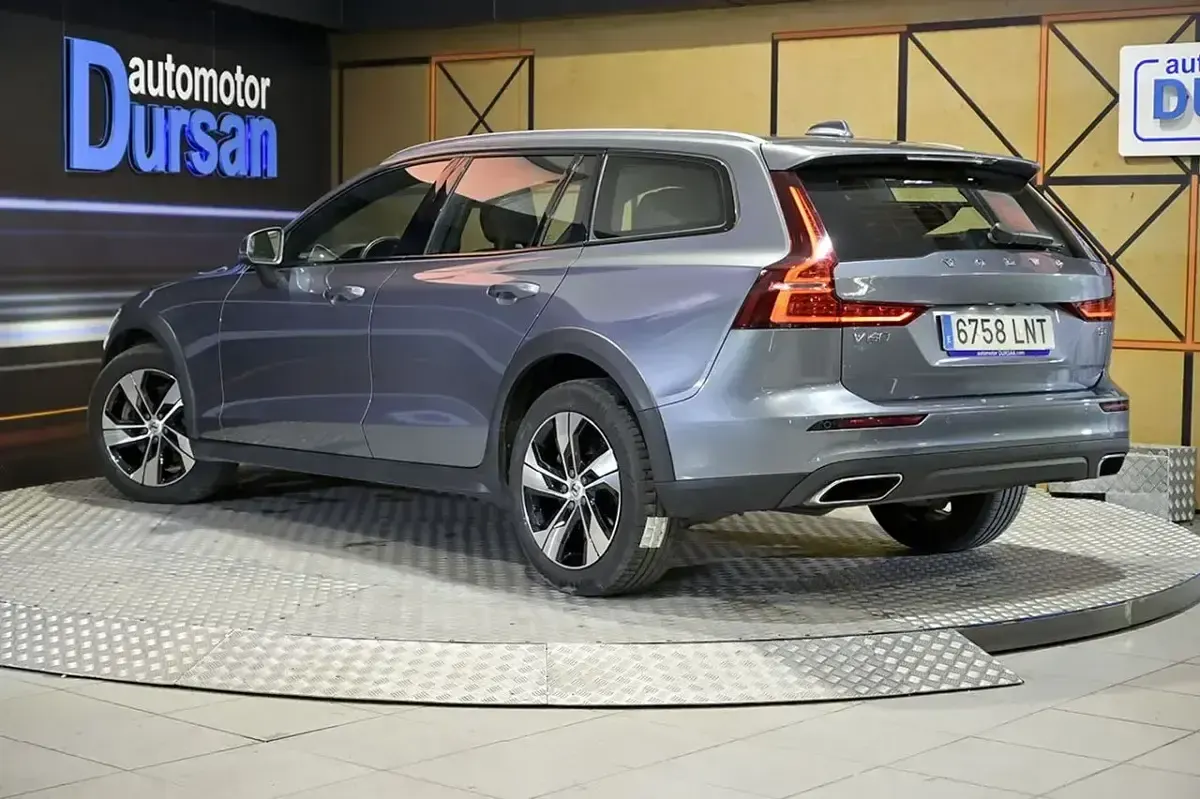 Usado Volvo V60 CC Pro 197 CV (144 kW) 2021 Gris Familiar