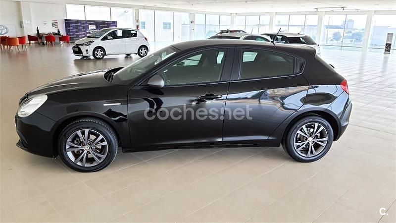 Negro Usado 2012 Alfa Romeo Giulietta Distinctive Utilitario | 7500 € (Precio justo) - Imagen 1/4