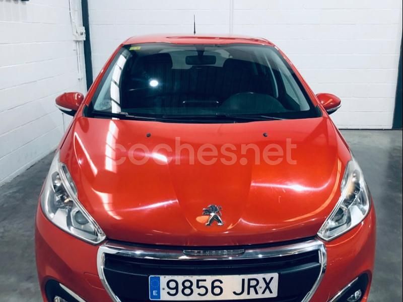 Naranja Usado 2016 Peugeot 208 Access Utilitario | 7450 € (Precio justo) - Imagen 1/4