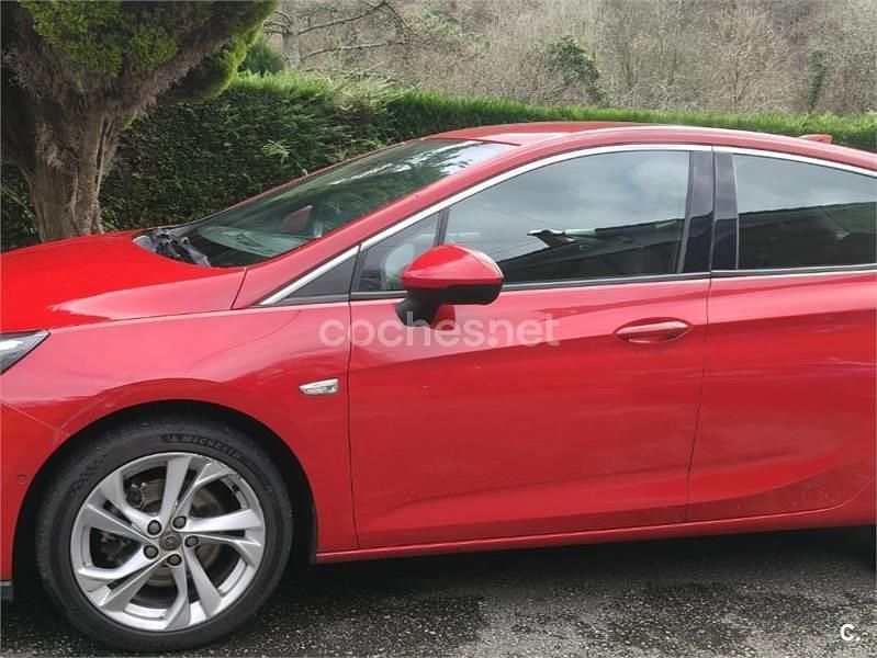 Usado Opel Astra Dynamic 136 CV (100 kW) 2017 Rojo Berlina