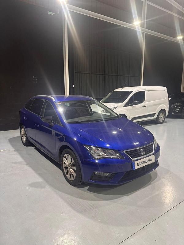 Usado Seat Leon ST Style 125 CV (91 kW) 2018 Azul Familiar